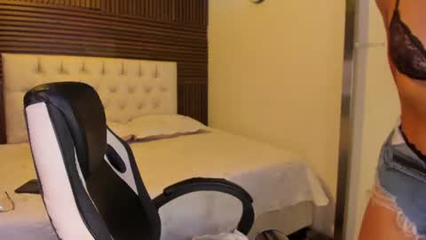 Iris Fyre  online show from June 26, 12:53 pm