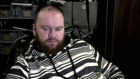 twitter theirishman205 online show from December 19, 10:21 pm