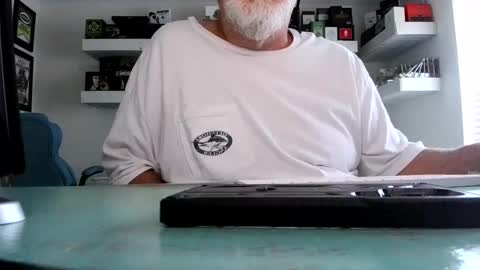 Snapshot of irishdudeloveoib chatting on September 19, 12:17 pm Irishdudelove online show from September 19, 12:17 pm