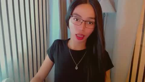 IRISH AND TRIXIE online show from March 28, 2:33 am