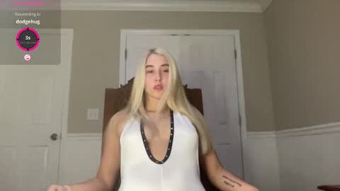 Snapshot of irispink1 chatting on October 22, 12:33 am Irispink1 online show from October 22, 12:33 am