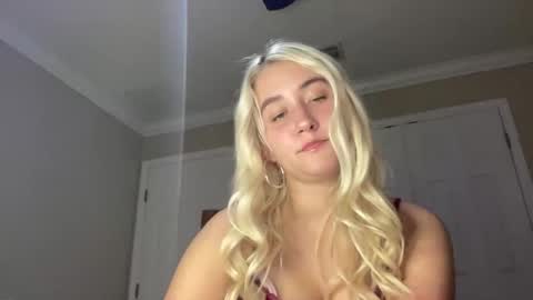 Snapshot of irispink1 chatting on December 14, 11:31 pm Irispink1 online show from December 14, 11:31 pm