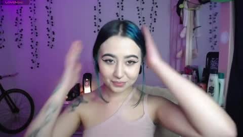 Snapshot of iriss_sky chatting on April 20, 2:47 am Iris online show from April 20, 2:47 am