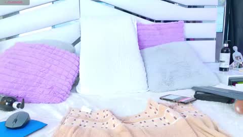 Iris online show from February 15, 5:50 pm