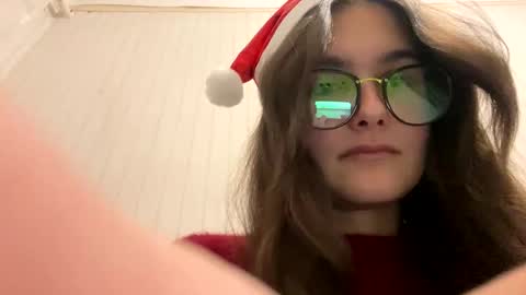 Snapshot of irisss31 chatting on December 14, 5:03 pm irisss31 online show from December 14, 5:03 pm