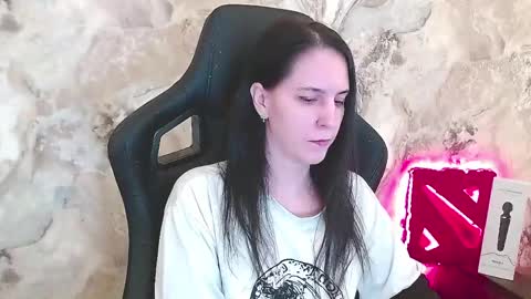 Irwi Tomboy online show from May 8, 2:22 pm
