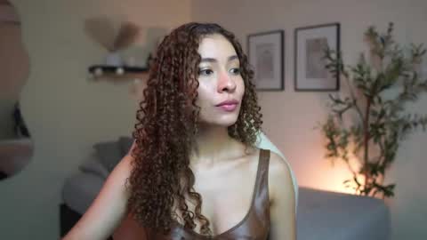 Snapshot of isa_____ chatting on March 9, 9:30 pm isa_____ online show from March 9, 9:30 pm