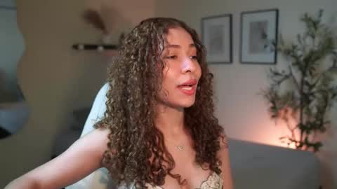Snapshot of isa_____ chatting on March 19, 2:15 am isa_____ online show from March 19, 2:15 am