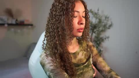 Snapshot of isa_____ chatting on March 29, 8:09 pm isa_____ online show from March 29, 8:09 pm