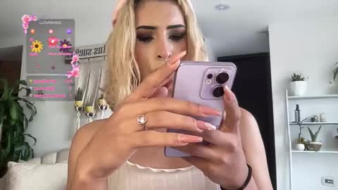 Snapshot of isa__fox_1 chatting on March 22, 9:18 pm Isabella online show from March 22, 9:18 pm