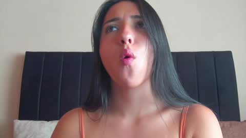 Isa and Natasha online show from December 27, 3:37 pm