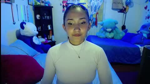 Snapshot of isa_bella___ chatting on April 16, 12:22 am Isa online show from April 16, 12:22 am