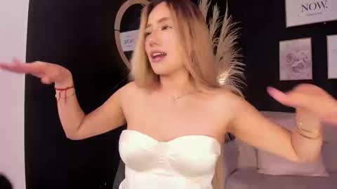 Snapshot of isa_cortes_ chatting on March 12, 2:45 pm Isa Cortes online show from March 12, 2:45 pm