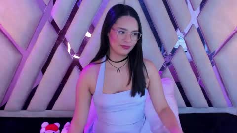 Snapshot of isa_doux chatting on May 3, 2:06 am Isa online show from May 3, 2:06 am