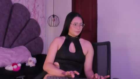 Snapshot of isa_doux chatting on May 8, 8:36 pm Isa online show from May 8, 8:36 pm