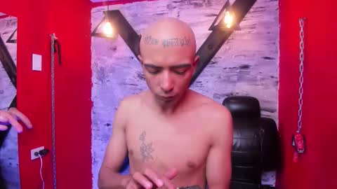 Snapshot of isa_n_jack chatting on January 14, 3:23 am Isabella y Jack online show from January 14, 3:23 am