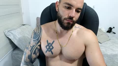 Snapshot of isaac_carter chatting on April 23, 10:47 am Isaac carter online show from April 23, 10:47 am