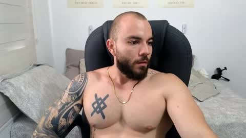 Snapshot of isaac_carter chatting on April 23, 12:29 pm Isaac carter online show from April 23, 12:29 pm