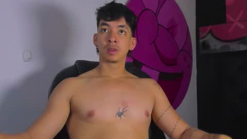 Snapshot of isaac_cryston chatting on October 27, 7:51 pm isaac_cryston online show from October 27, 7:51 pm