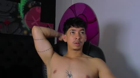 Snapshot of isaac_cryston chatting on November 4, 8:19 pm isaac_cryston online show from November 4, 8:19 pm