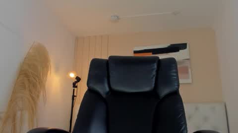 isaac_cryston online show from November 6, 8:32 pm