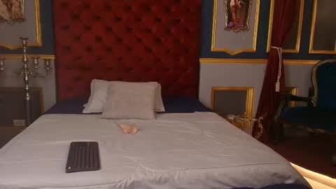 isaac_grimm online show from December 17, 3:23 am