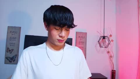 Snapshot of isaac_kurtt chatting on November 21, 7:56 pm Isaac Kurtt online show from November 21, 7:56 pm