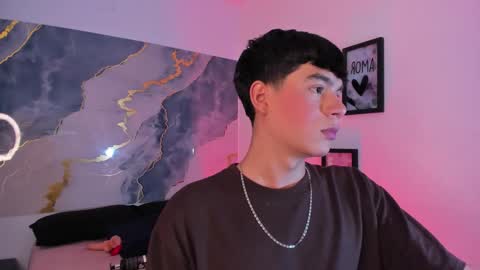 Snapshot of isaac_kurtt chatting on December 2, 7:31 pm Isaac Kurtt online show from December 2, 7:31 pm