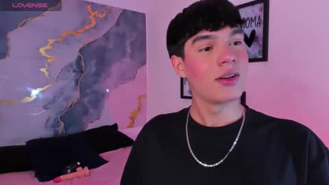 Snapshot of isaac_kurtt chatting on December 13, 8:04 pm Isaac Kurtt online show from December 13, 8:04 pm