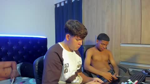 isaac_master77 online show from November 7, 4:12 am