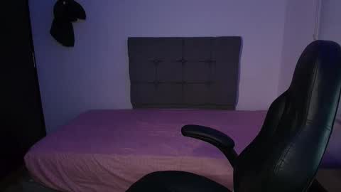 Snapshot of isaac_sttone01 chatting on May 28, 11:57 pm muscle isaac online show from May 28, 11:57 pm