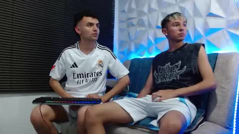 Isaac tan online show from October 12, 2:54 am