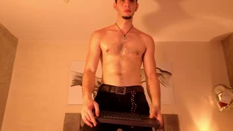 isaacblaze  online show from May 21, 4:08 am