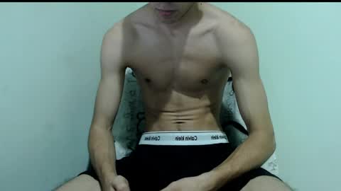 Snapshot of isaaclatino chatting on April 12, 3:22 am isaac online show from April 12, 3:22 am