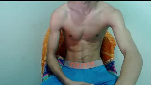 Snapshot of isaaclatino chatting on April 19, 3:17 am isaac online show from April 19, 3:17 am