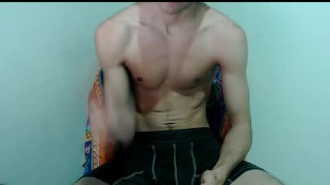 Snapshot of isaaclatino chatting on April 23, 3:08 am isaac online show from April 23, 3:08 am