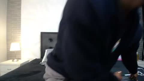 Snapshot of isaak_salomee chatting on June 10, 12:37 pm isaak_salomee online show from June 10, 12:37 pm