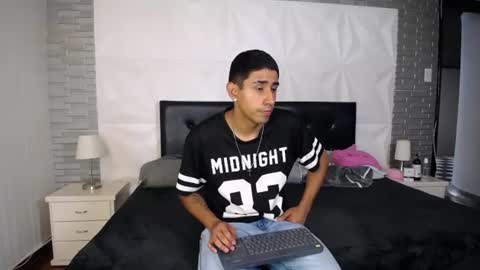 Snapshot of isaak_salomee chatting on June 11, 12:36 pm isaak_salomee online show from June 11, 12:36 pm