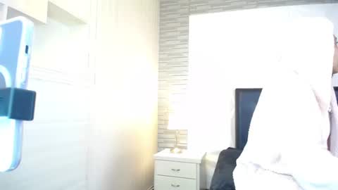 Snapshot of isaak_salomee chatting on June 13, 12:03 pm isaak_salomee online show from June 13, 12:03 pm