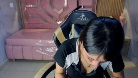 Snapshot of isabeau_s chatting on June 9, 12:50 pm isabeau_s online show from June 9, 12:50 pm
