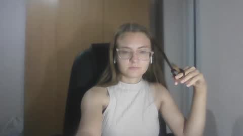 Snapshot of isabel_loveee chatting on September 17, 8:10 pm isabel_loveee online show from September 17, 8:10 pm