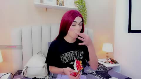 isabel_palmer online show from June 8, 7:03 pm