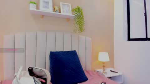 isabel_palmer online show from June 17, 8:21 pm