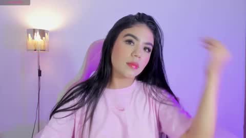 Snapshot of isabel_queen_ chatting on December 23, 4:32 am Isabel online show from December 23, 4:32 am