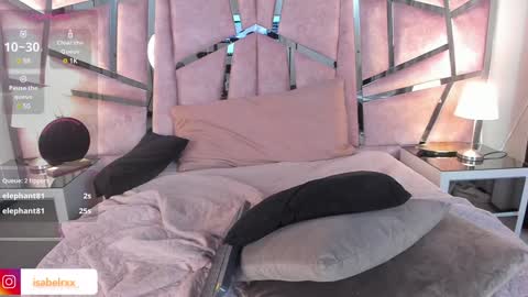 Snapshot of isabel_roux chatting on December 28, 1:08 am Isabel online show from December 28, 1:08 am