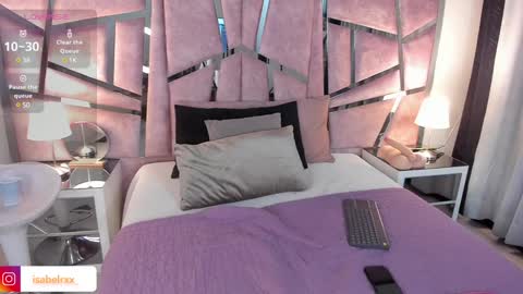 Snapshot of isabel_roux chatting on January 12, 11:36 pm Isabel online show from January 12, 11:36 pm