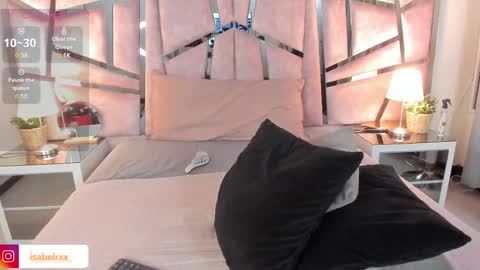 Snapshot of isabel_roux chatting on February 13, 1:19 am Isabel online show from February 13, 1:19 am