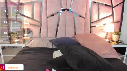 Snapshot of isabel_roux chatting on February 21, 4:51 am Isabel online show from February 21, 4:51 am