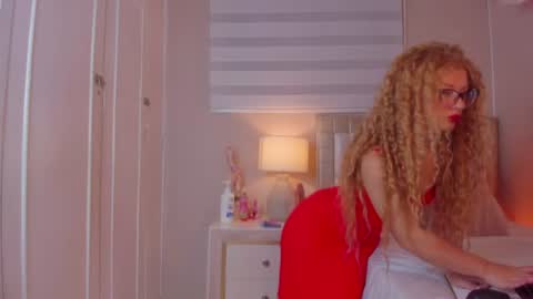 isabela__x online show from July 28, 11:39 am