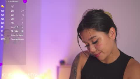    online show from November 18, 1:04 pm